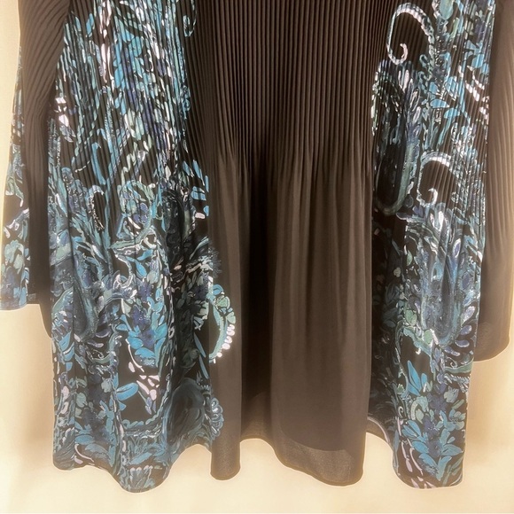 Quintessential Woman Modest blouse Size: 1X 
Women's Black and Blue Paisley Top - Picture 13 of 15